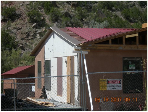 Side view of library during Fourth remodel on August 19, 2007. Photo by Shane Johnson