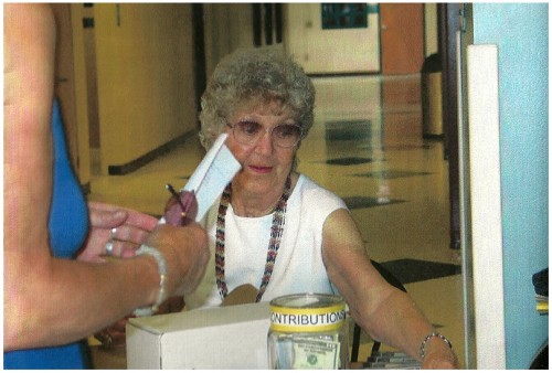 Photo of Mandi Holder, Friends of the Library Treasurer.